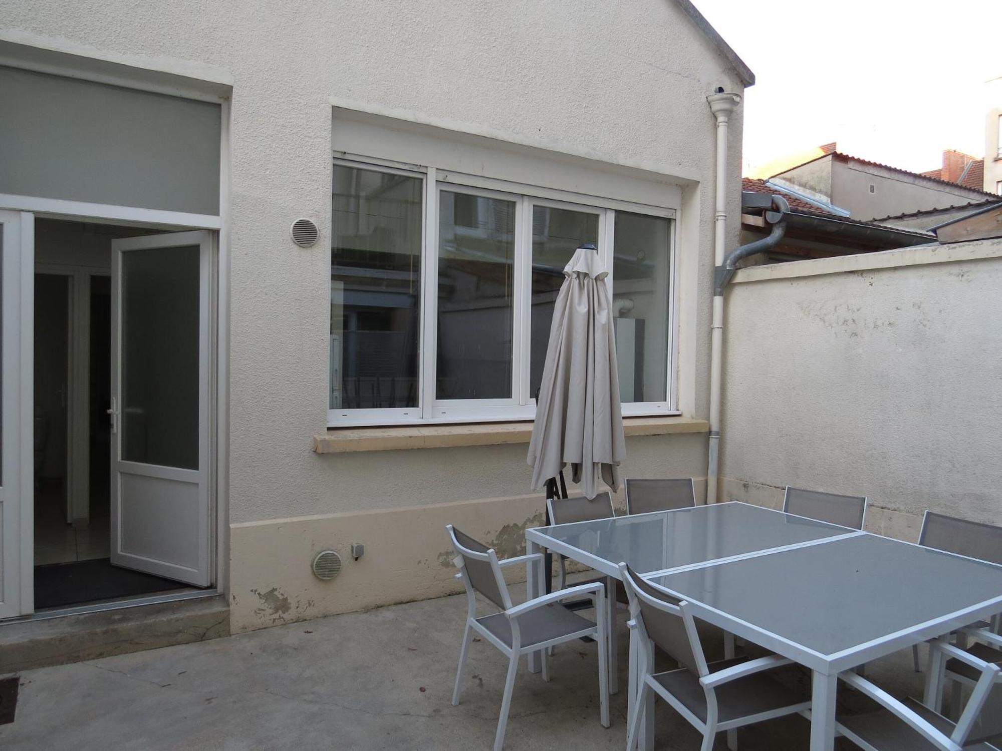 Apartment Francois 1er 14eme